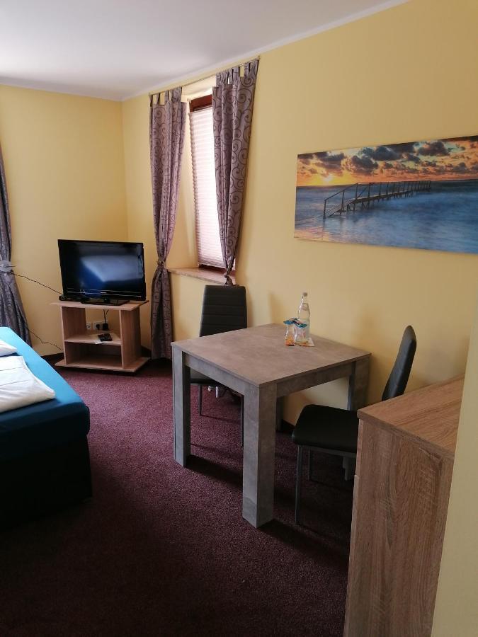 Pension Riverside In Leverkusen Hitdorf Am Rhein - Zentral An Der A1 Und 59 Exterior photo