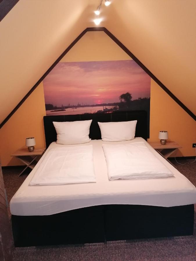 Pension Riverside In Leverkusen Hitdorf Am Rhein - Zentral An Der A1 Und 59 Exterior photo